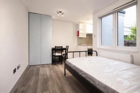 Rochester Place are proud to present this spacious and bright studio. This studio is done to a high standard, benefiting from high ceilings, tons of natural lighting and double glazed windows. The pro