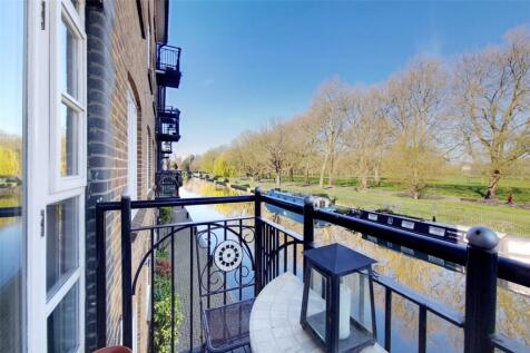 Winkworth are pleased to offer this bright, beautifully furnished gated two bedroom apartment with one secure off road parking space. It is ideally located in this secluded canalside development with