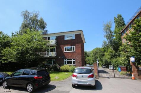 A spacious two bedroom ground floor apartment, well presented throughout, with secure gated parking, located within walking distance of both Didsbury and West Didsbury villages. Call us now to arrange