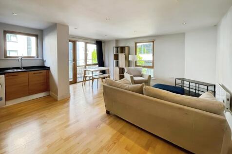 Deposit free option available //Fully furnished //Corner plot balcony //Local cafes and amenities nearby //Short walk to City Centre //Water rates included in rent //Local shops and restaurants nearby