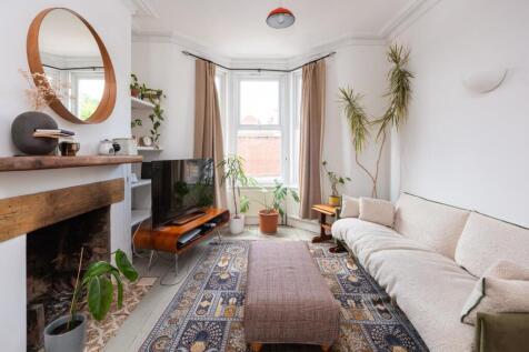 "This has been a wonderful house to make into our first home as a couple! We've loved area, close enough to the city when you want to be but far enough to have a local feel. Having Victoria park just