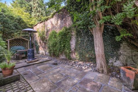 Outdoor Entertainment Area