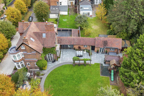 7 bed, 3 bath Detached in Birmingham - Photo 5