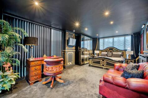 Air Bnb Ground Main Room