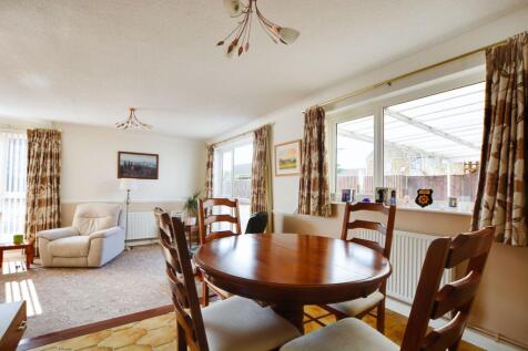 L- Shaped Lounge Diner