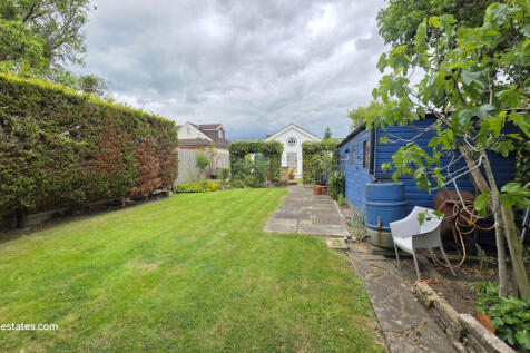 3 bed bungalow for sale Crescent Road, East Barne