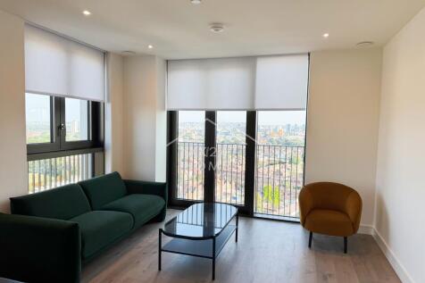 AK247 Homes is delighted to present this beautifully furnished two-bedroom, two-bathroom apartment in Menara Point, TwelveTrees Park. Offering 82.6 sqm of contemporary living space with premium reside