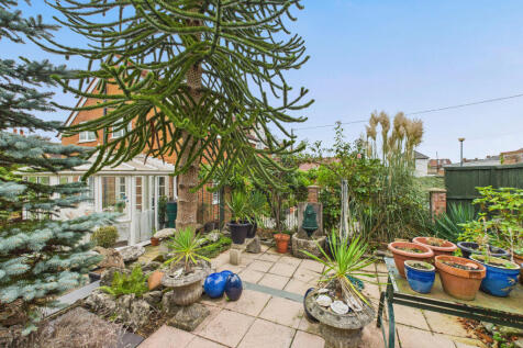 CAM02909G0-PR0488-STILL025