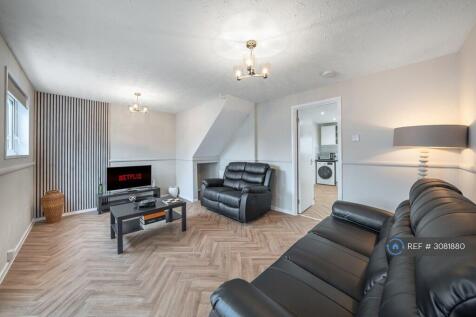 5 Bedroom Detached in NN3 8XX