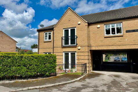 An infrequent opportunity has arisen to rent a deceptively spacious and stylish ground floor apartment forming part of an exclusive development on the outskirts of Shadwell, ideal for those commuting