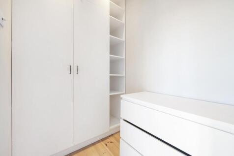 Walk-in Wardrobe.JPG