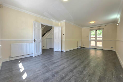**AVAILABLE NOW** (VIDEO TOUR AVAILABLE) - SPACIOUS THREE BEDROOM TERRACED HOUSE TO RENT IN SE12!