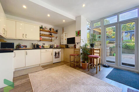 Fitted Dining Kit...