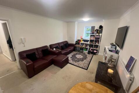 Lounge/Dining