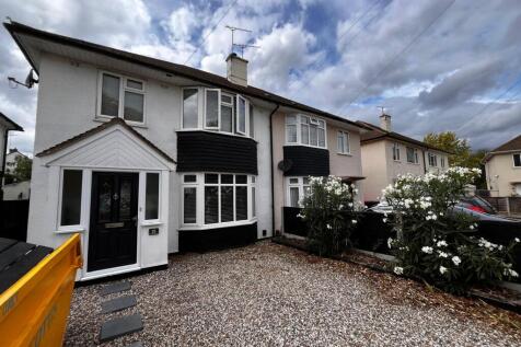 3 Bedroom Semi-Detached in SS9 4BL