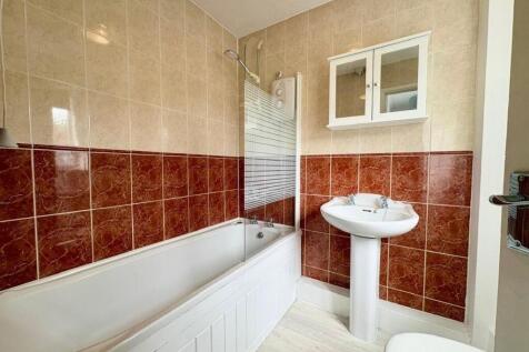14 poplar Bathroom.jpg