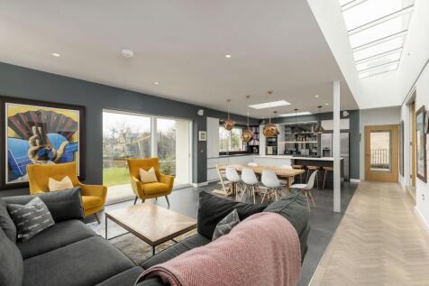 6 bed, 4 bath Detached in Edinburgh - Photo 7