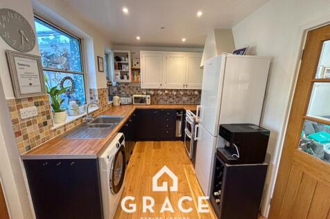 Kipling Road-10 - Kitchen-2.jpg