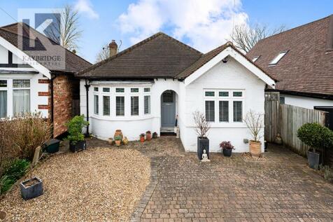 St Claire Drive, KT4 8UE