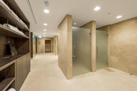 One Tower Bridge showers.jpg