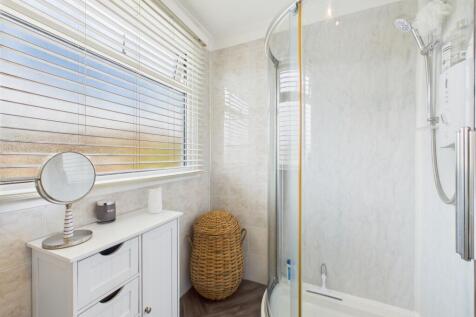 CAM03729G0-PR0064-STILL032