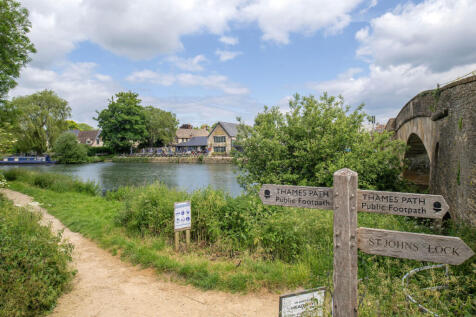 Local image of the park in Highworth