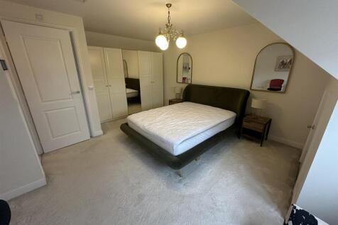 Beautiful 4 Bedroom Family Home Available August 2026 This spacious, furnished and well-presented 4 bedroom house offers a fantastic home for a family looking for comfortable, modern living in a great