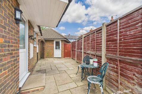 CAM03218G0-PR0690-STILL024