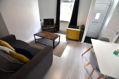 IMPORTANT NOTE: To Pass the referencing earnings criteria for this property you must have a combined annual income of £28,500. Please only apply if you meet this criteria. To apply, please email your