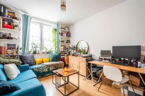 A bright one double bedroom apartment available for long let on the first floor of this highly sought after period mansion block in the heart of Bloomsbury, WC1.