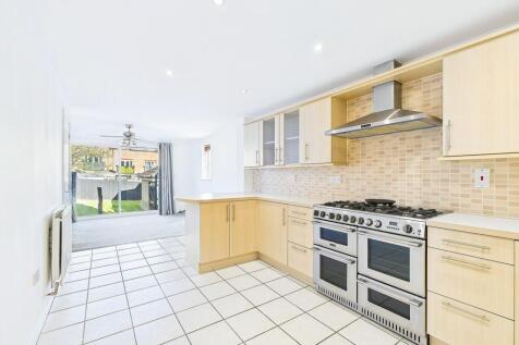 CAM01909G0-PR0320-STILL003