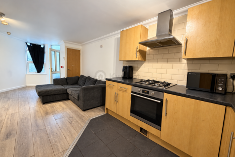 2 Bedroom Flat in CF37 1BE