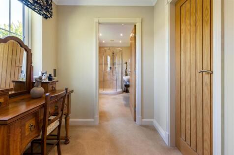 DRESSING AREA &amp; WALK IN WARDROBE