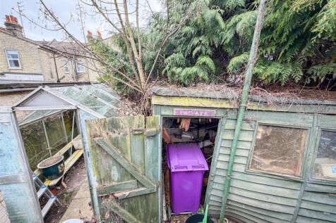 ADDITIONAL GARDEN AREA TO REAR