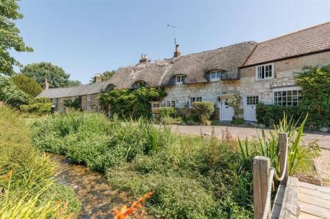 Thatched cottage in historic Winkle Street