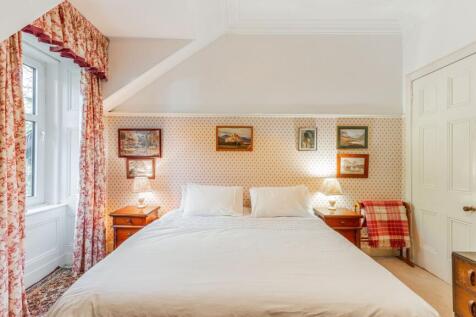 5 bed, 3 bath Detached in Glasgow - Photo 32