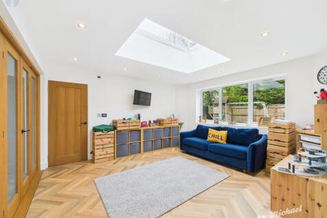 CAM03218G0-PR0606-STILL020