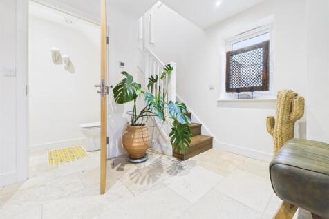 Beautiful Hallway With W.C