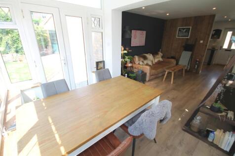 GA Dining Area i.JPG