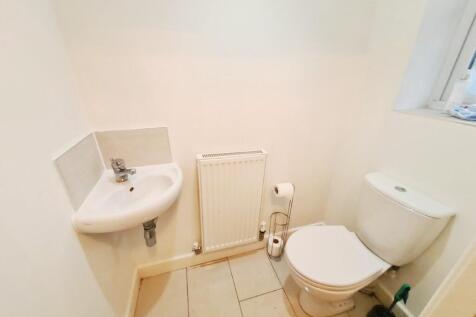 3 bed, 1 bath Semi-Detached in Manchester - Photo 11