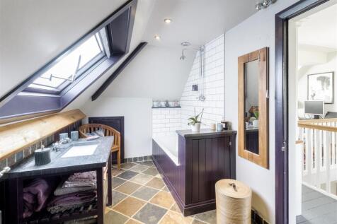 1 Knowle Hill, Hurley