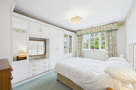 CAM01354G0-PR0607-STILL020