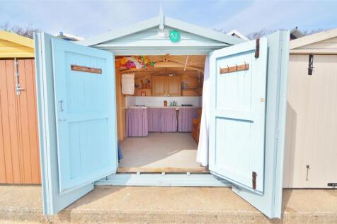 BEACH HUT