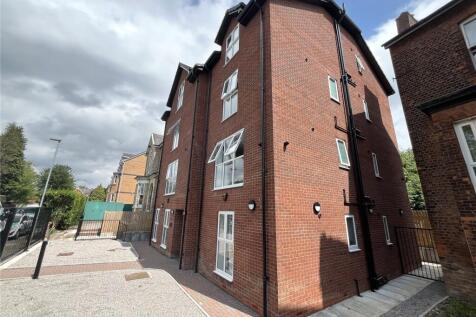 10 bed, 7 bath Apartment in Manchester - Photo 2