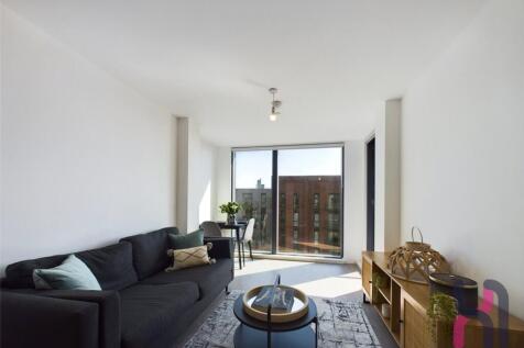 AVAILABLE 30TH JULY! Walking distance to Manchester City Centre Fully Furnished Apartments On-site Resident Gym Co-Working Spaces Tenant Loyalty Card Discounts Secure Entry System