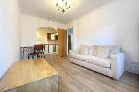 Large one bedroom apartment in Queens Court. Property is located next to Mailbox and has one allocated parking space. Open plan kitchen/living room and double bedroom with wardrobe space. Secure entry