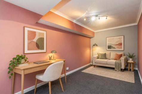 Sitting Room / Bedroom 5