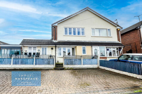 Gorgeous Three Bedroom Semi Detached Property wit