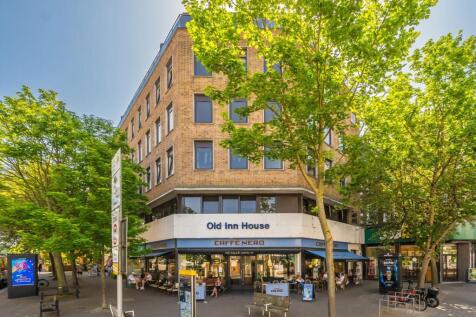 A spacious two double bedroom property. This bright flat comes to the market in great condition with wooden flooring throughout and consists of an open plan kitchen/reception room, two double bedrooms