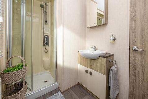 Y4-ABERAFON-PARK-BATHROOM-1B.jpg